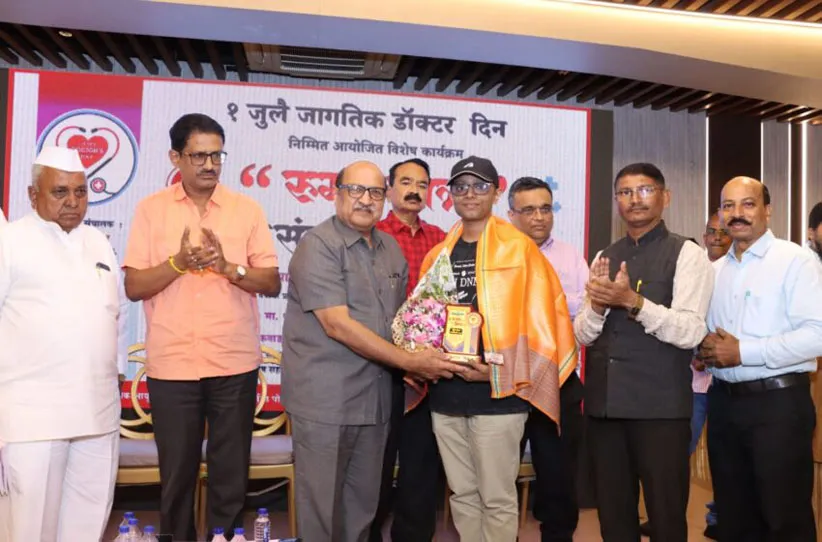 Adarsh Swarajya | डाॅक्टर दिनानिमित्त ‘रुग्ण मित्र स्नेह संवाद...