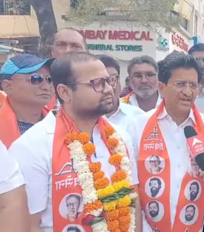 Adarsh Swarajya | ठाकरेंच्या उमेदवाराची माघार, शिंदेंच्या आमदारपुत्राची...