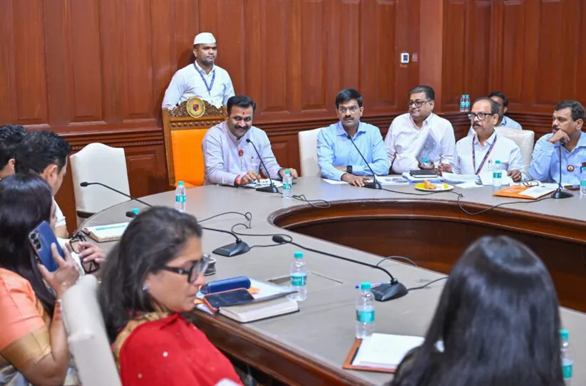 Adarsh Swarajya | महानगरपालिके मार्फतच्या आरोग्य सुविधांचा स्थानिक...