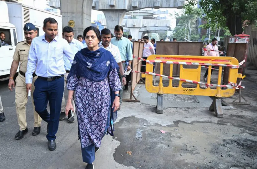 Adarsh Swarajya | ‘मुंबई क्लीन लीग’च्या पार्श्वभूमीवर स्वच्छतेची...