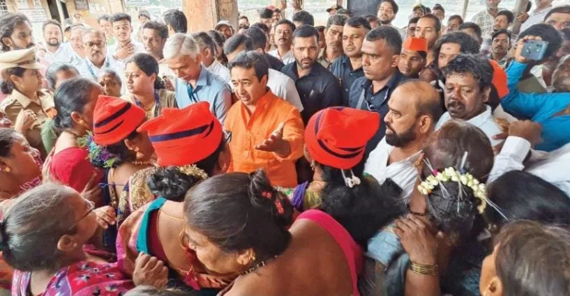 Adarsh Swarajya | भाऊच्या धक्क्यावर रोहींग्या हिरव्या सापांना ठेचून...
