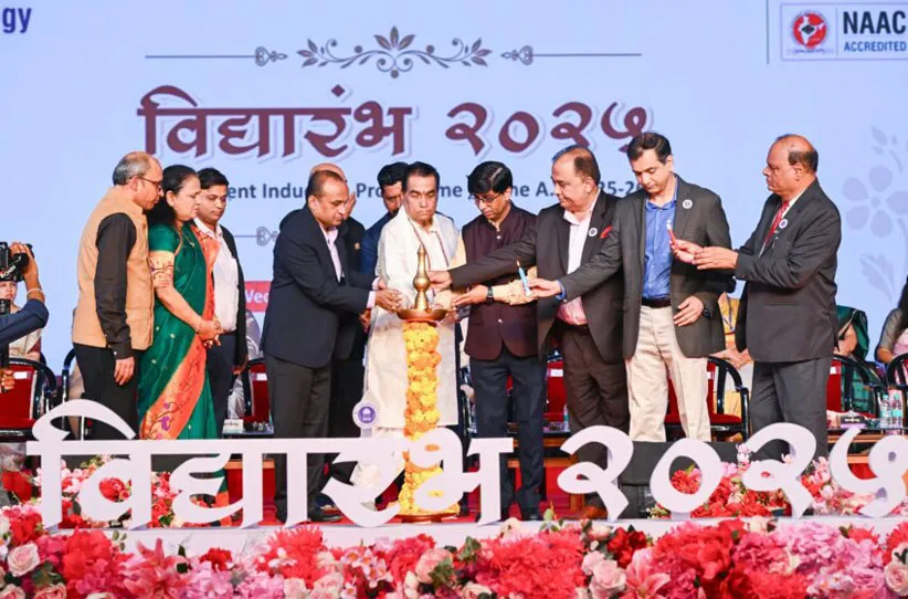 Adarsh Swarajya | नाविन्यपूर्ण शिक्षण हेच राष्ट्राच्या प्रगतीचे साधन