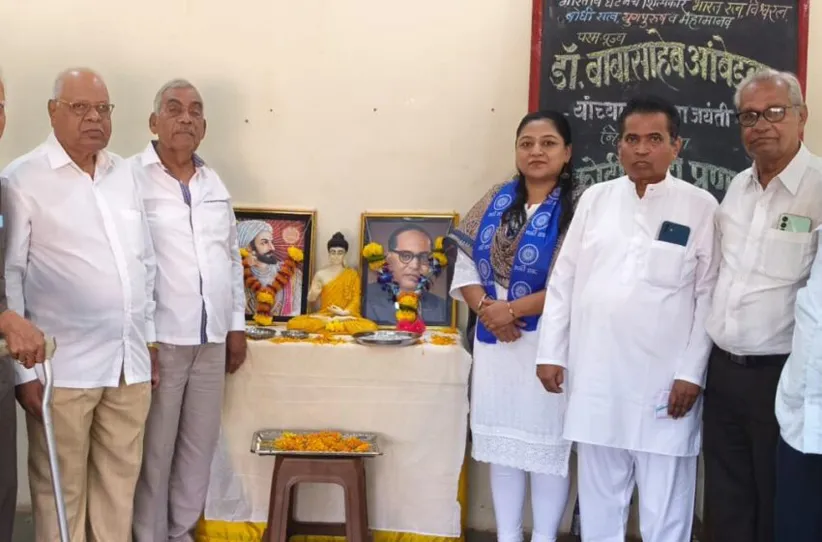 Adarsh Swarajya | डाॅ.बाबासाहेब आंबेडकर यांनी दिलेल्या संविधानाचा...