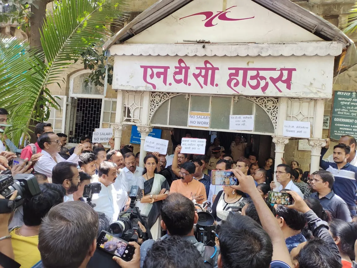 Adarsh Swarajya | राष्ट्रीय मिल मजदूर संघांचे एनटीसीवर आंदोलन! खासदार...