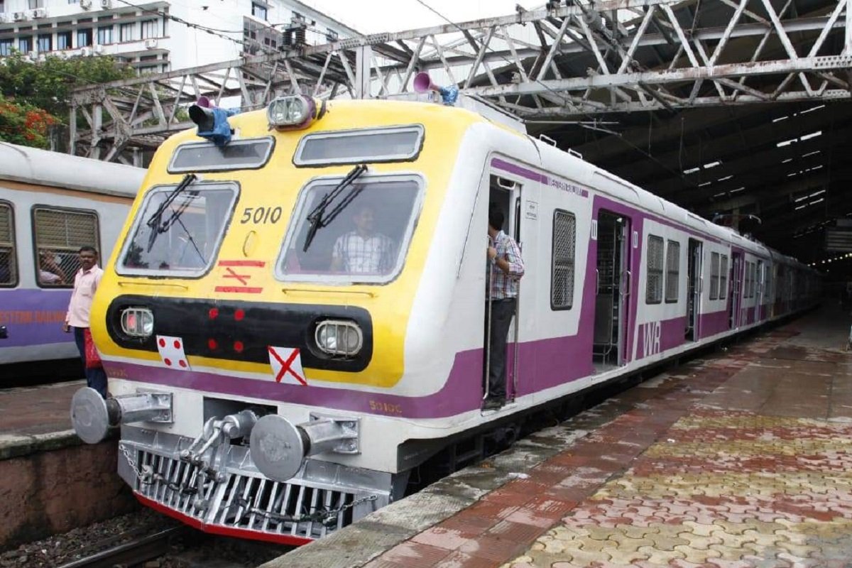 Adarsh Swarajya | ट्रेन प्रवासासाठी 11 रेल्वे स्टेशनवर मदत कक्ष