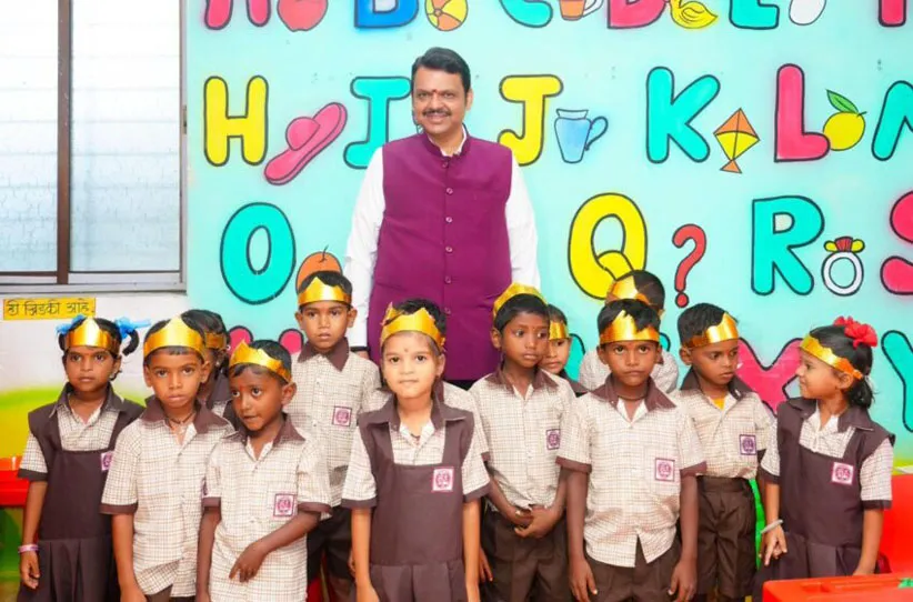 Adarsh Swarajya | मुख्यमंत्र्यांनी पालघरमध्ये केले विद्यार्थ्यांचे...
