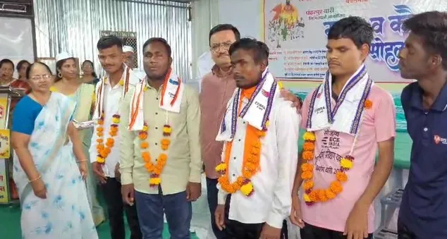 Adarsh Swarajya | दिव्यांग दृष्टीहीन बांधवांची पंढरपूर वारी परतली