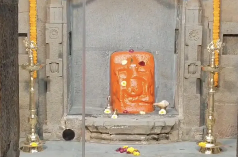Adarsh Swarajya | श्री कसबा गणपती मूर्तीवरील शेंदूर कवच काढले , मूळ मूर्ती...