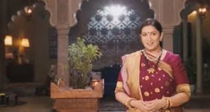 Adarsh Swarajya | पंचवीस वर्षांनंतर स्मृती इराणींचे टीव्हीवर पुनरागमन