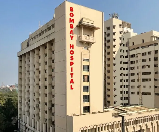 Adarsh Swarajya | रुग्ण मदत कक्षाचा बॉम्बे हॉस्पिटलला दणका – धर्मादाय...