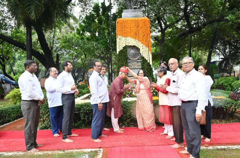 Adarsh Swarajya | लोकमान्यांच्या जयंतीदिनी स्वराज्यभूमी स्मारक समितिने...