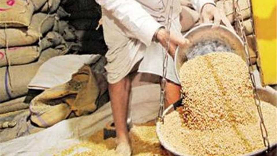 Adarsh Swarajya | निकृष्ट दर्जाचे अन्नधान्य वितरीत करणार्‍यांवर कडक...