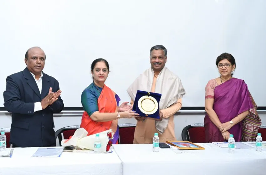 Adarsh Swarajya | विकसित भारत ही सामूहिक जबाबदारी, खासदार वंदना चव्हाण