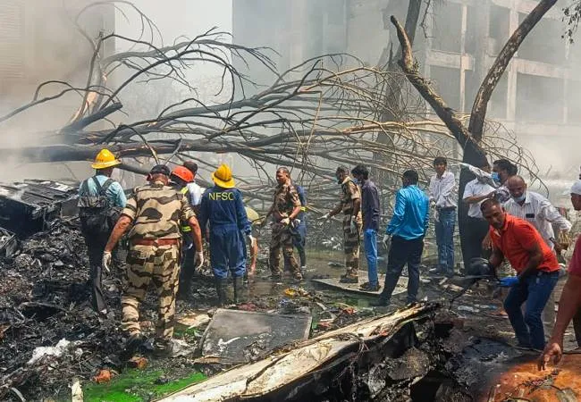 Adarsh Swarajya | अहमदाबाद विमान अपघातातील मृतांची संख्या 275 वर, 248...