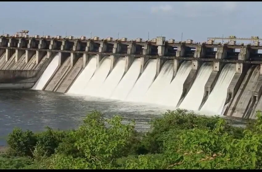 Adarsh Swarajya | उजनी धरणांमधून भीमा पात्रात दहा हजार क्यूसेसने विसर्ग