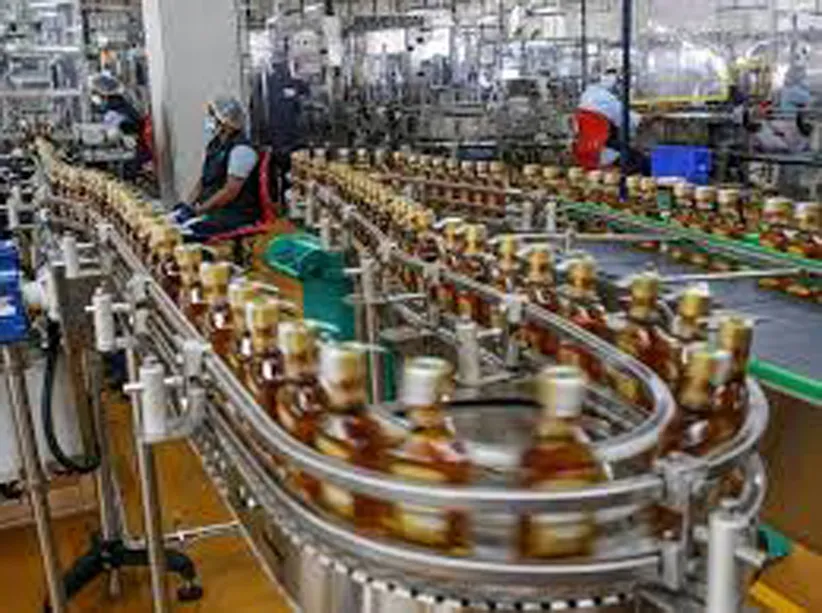 Adarsh Swarajya | पंधरादिवसांत राज्यातील मद्यनिर्मिती बंद करावी लागणार