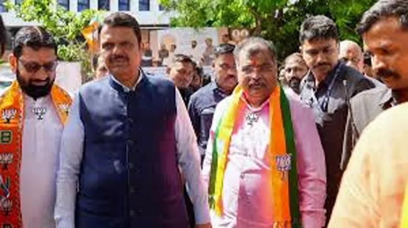 Adarsh Swarajya | राज्यभरात प्रचारसभांचा धुरळा, फडणवीस ठाणेकरांशी संवाद...