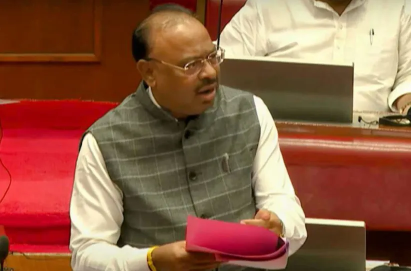 Adarsh Swarajya | झुडपी जंगलातील अतिक्रमण करणारे रहिवासी बेघर होणार...