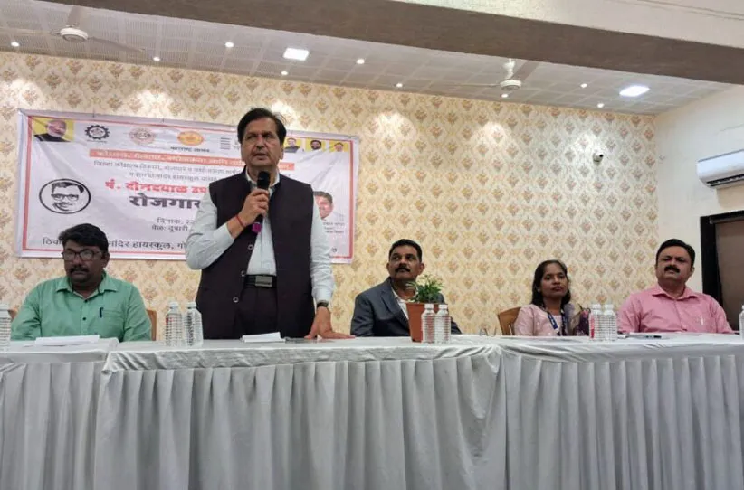 Adarsh Swarajya | राज्यात विक्रमी १०२ रोजगार मेळावे,२७ हजार युवकांना एकाच...
