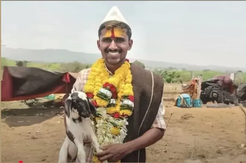 Adarsh Swarajya | बुके नको बुक द्या! IPS बिरदेव ढोणे यांचं आवाहन