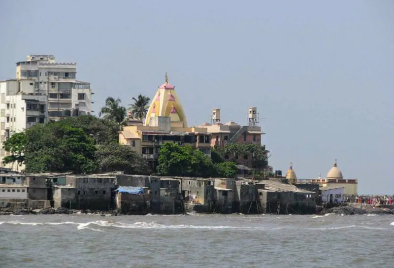 Adarsh Swarajya | श्री महालक्ष्मी मंदिर न्यासतर्फे विद्यार्थ्यांना...