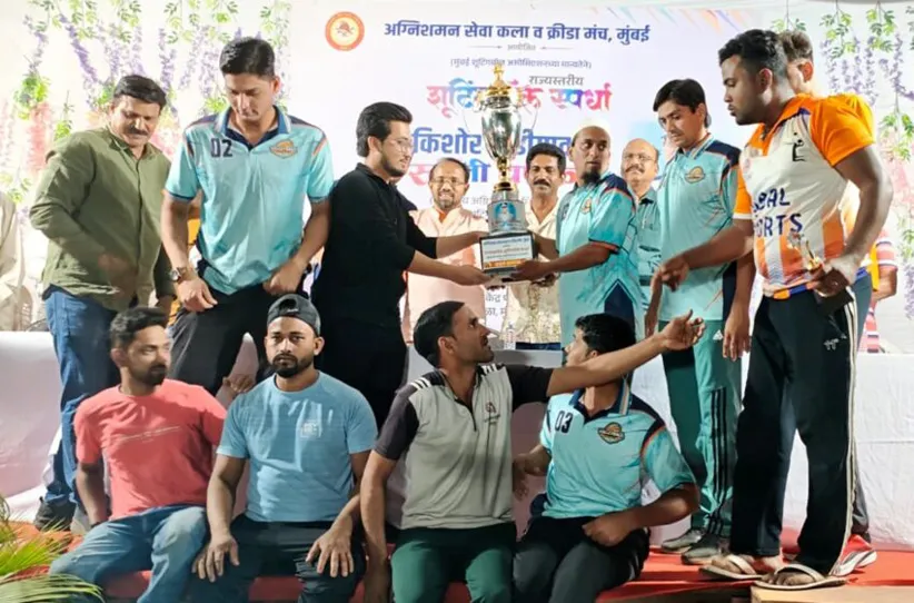 Adarsh Swarajya | भायखळा येथील शूटिंगबॉल स्पर्धेत इस्तियाक मालेगावने...