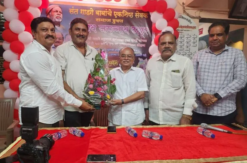 Adarsh Swarajya | समाजसेवक एकनाथ ठाकूर यांचा वाढदिवस धर्मशाळेत साजरा