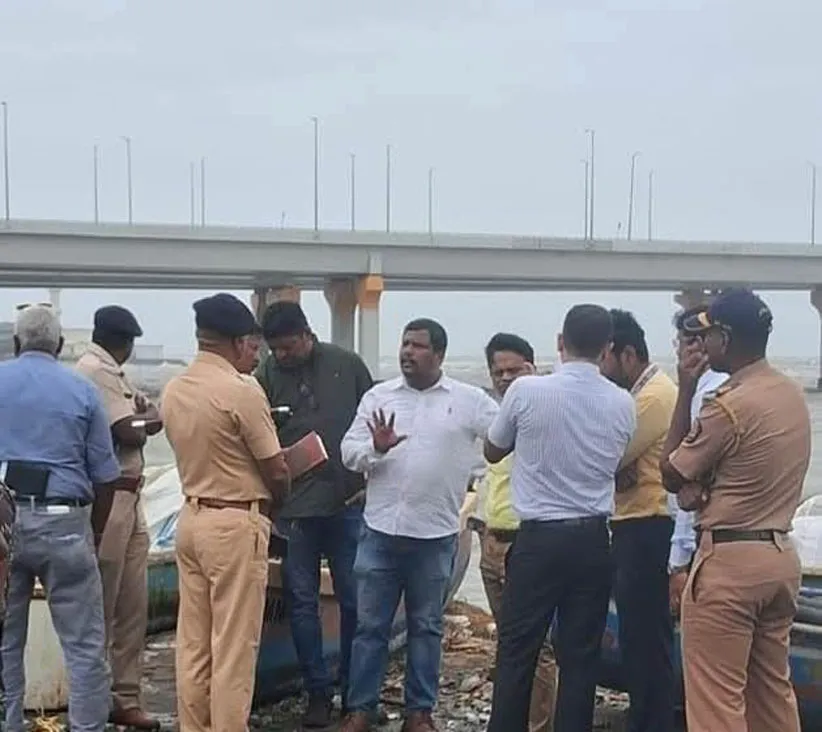 Adarsh Swarajya | गणपती विसर्जनपूर्वी वरळी येथील लोटस जेट्टीची केली...