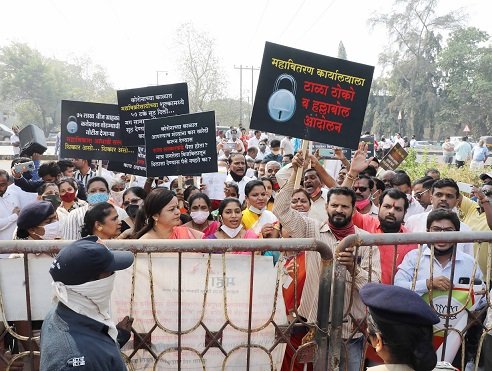 Adarsh Swarajya | महावितरणविरोधात ‘टाळा ठोको व हल्लाबोल आंदोलन’